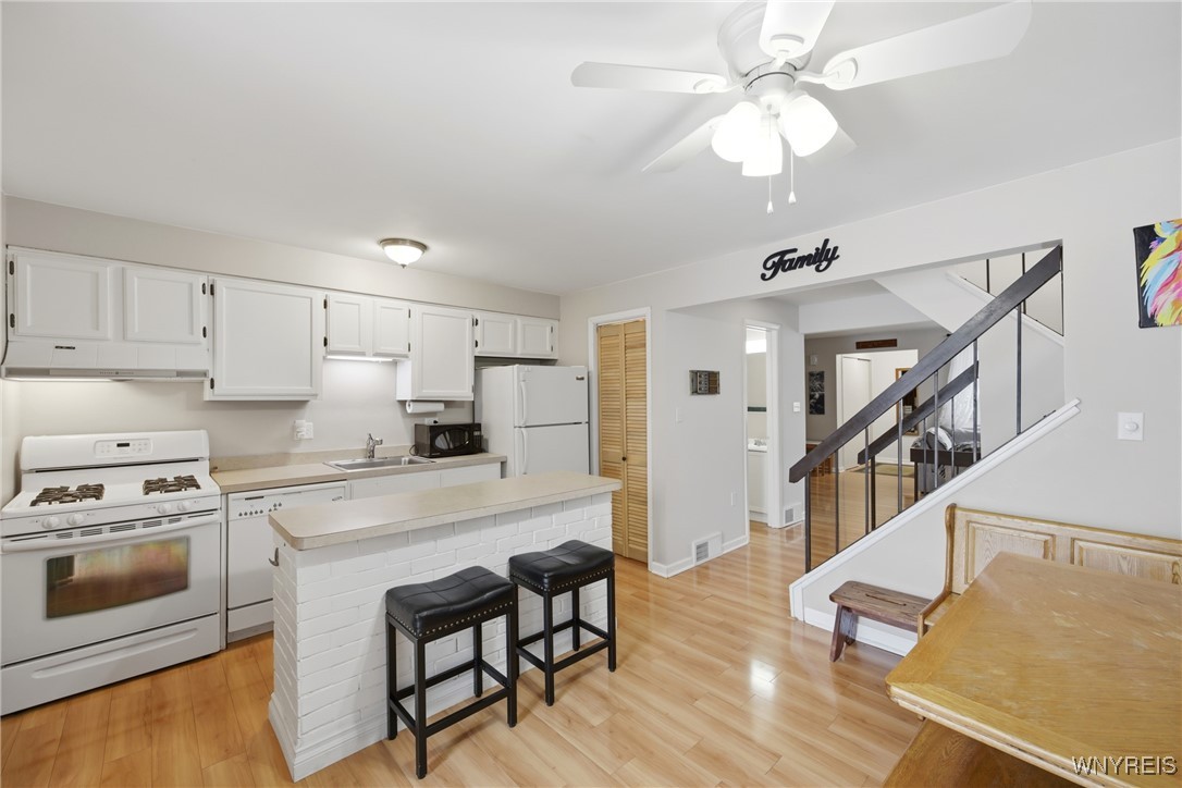 1406 Netherton Court Amherst, NY 14051 - Photo 5 of 18 Kitchen