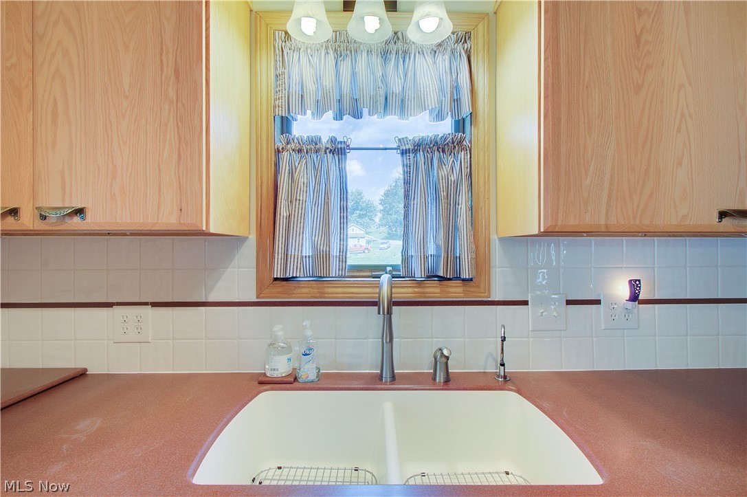 2385 Valley Road Beloit, OH 44609 - Photo 12 of 50 Kitchen Window