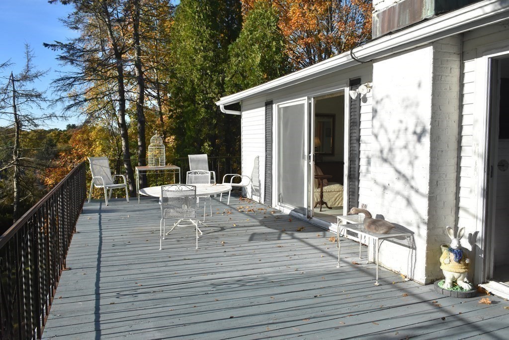 19 Bennett Street Manchester, MA 01944 - Photo 13 of 25 Gallery Image 13