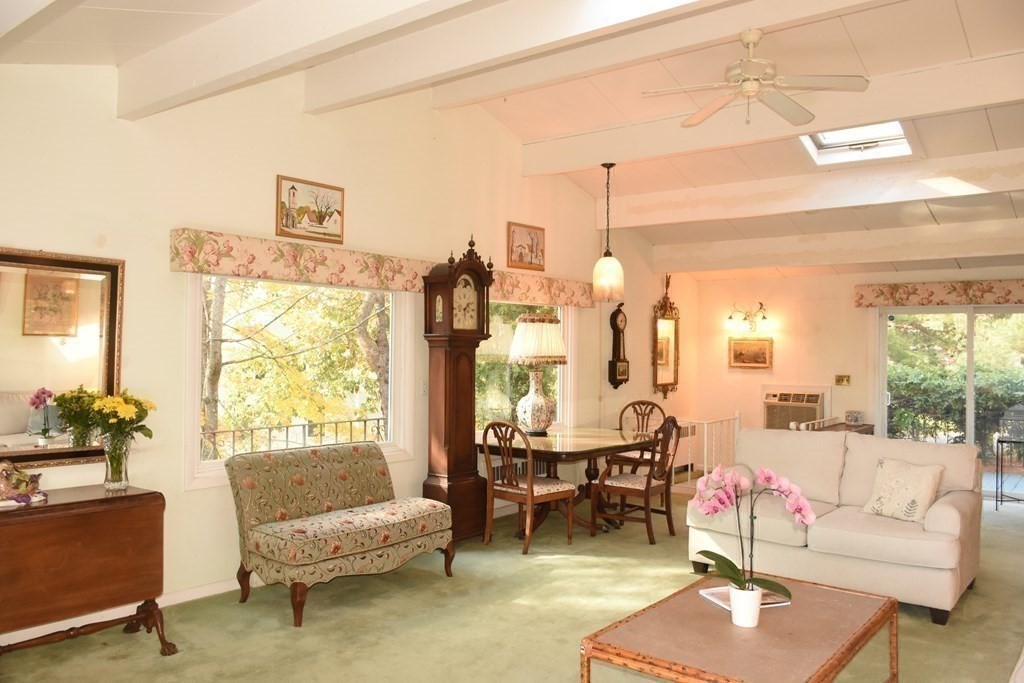 19 Bennett Street Manchester, MA 01944 - Photo 5 of 25 Gallery Image 5