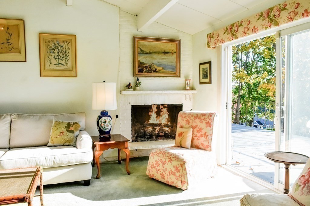 19 Bennett Street Manchester, MA 01944 - Photo 6 of 25 Gallery Image 6