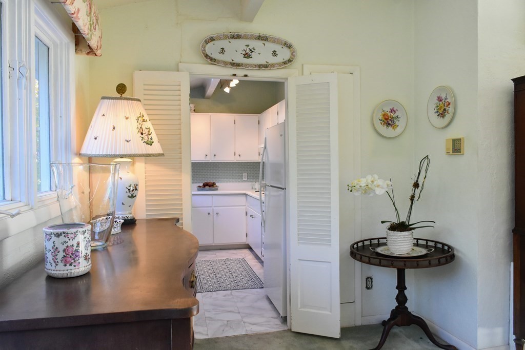 19 Bennett Street Manchester, MA 01944 - Photo 7 of 25 Gallery Image 7