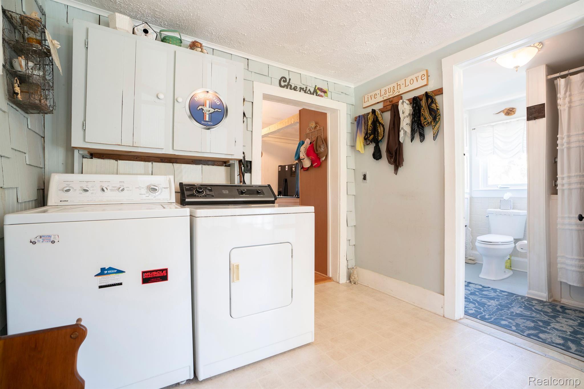 5360 Bentley Lake Road Howell, MI 48843 - Photo 17 of 38 washer and dryer stay