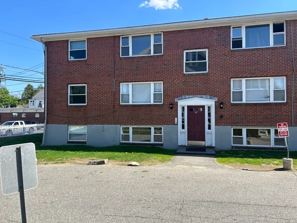 $2,000 | 57 Newbury Avenue, Unit 3, Quincy, MA 02171