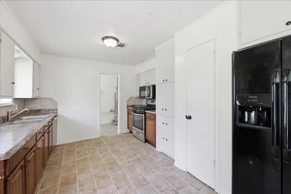 $1,750 | 118 8th Avenue, Nederland, TX 77627