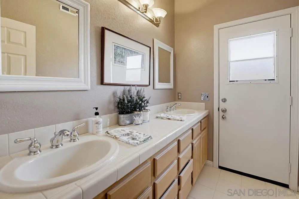 2071 Winamar Place Escondido, CA 92029 - Photo 26 of 43