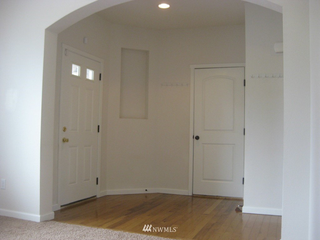 5008 Northeast 5th Place Renton, WA 98059 - Photo 2 of 24 Gallery Image 2