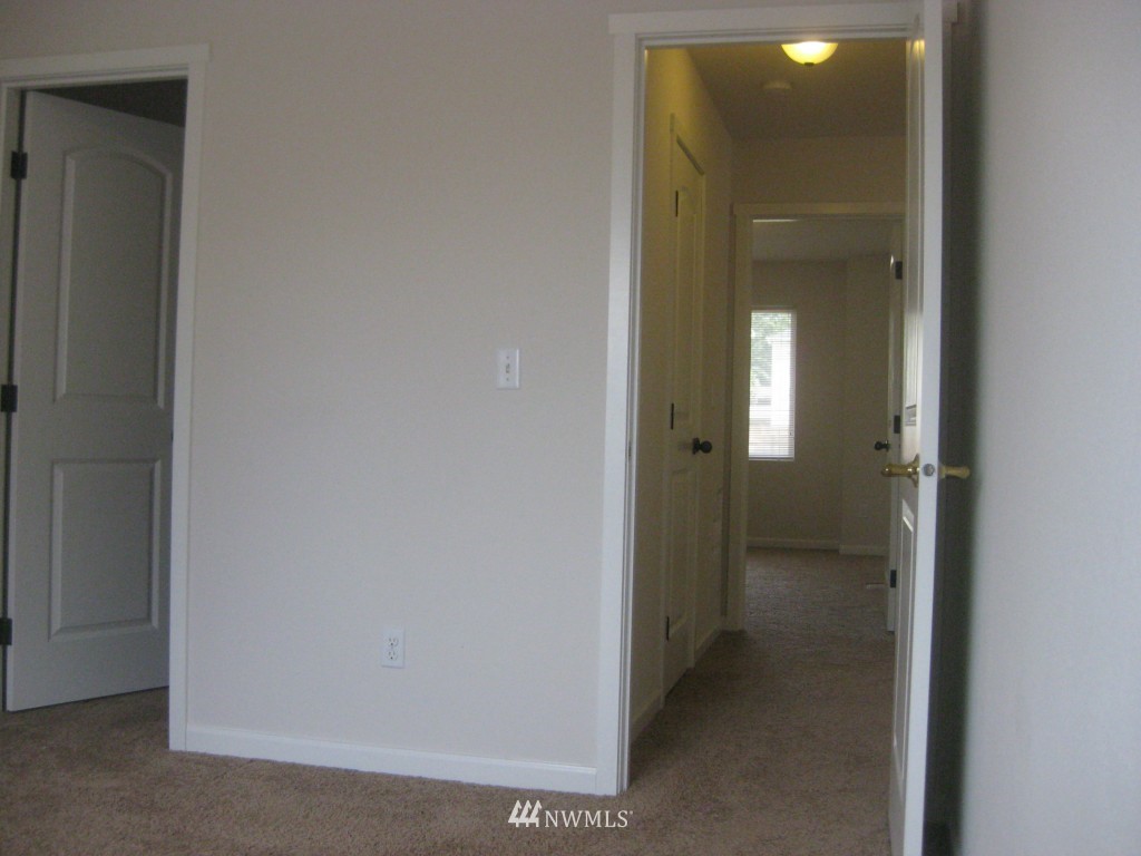 5008 Northeast 5th Place Renton, WA 98059 - Photo 13 of 24 Gallery Image 13