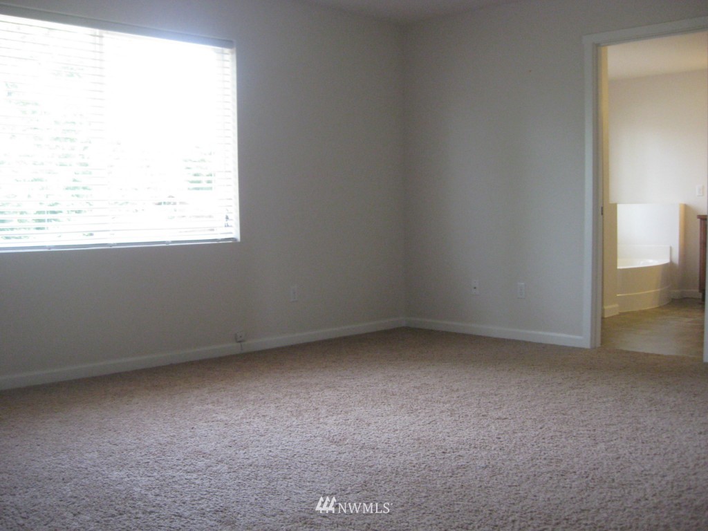 5008 Northeast 5th Place Renton, WA 98059 - Photo 14 of 24 Gallery Image 14