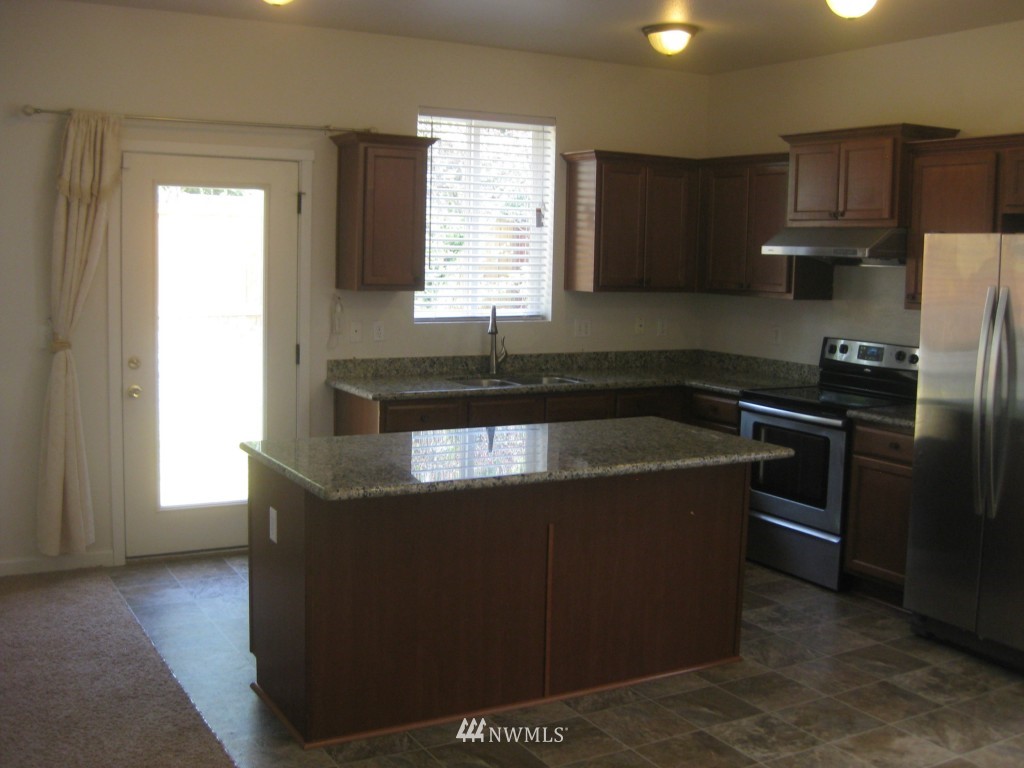 5008 Northeast 5th Place Renton, WA 98059 - Photo 8 of 24 Gallery Image 8