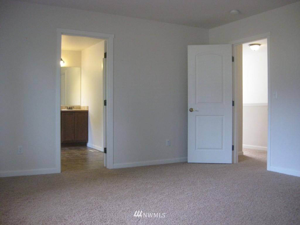5008 Northeast 5th Place Renton, WA 98059 - Photo 10 of 24 Gallery Image 10
