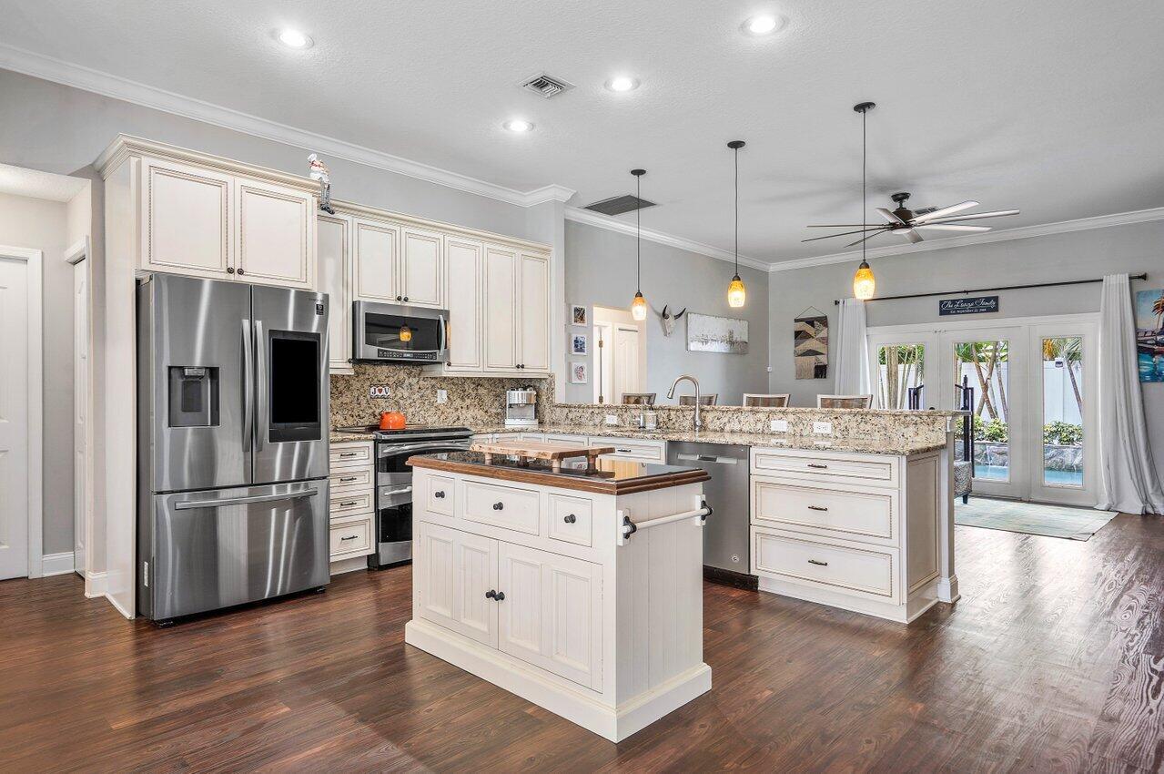 6454 Foster Street Jupiter, FL 33458 - Photo 9 of 34 009-6454FosterStreet-Jupiter-FL-33458-SM