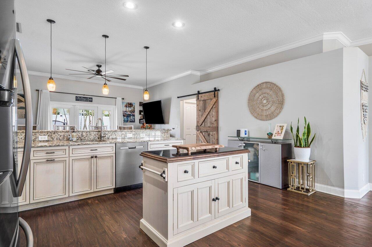 6454 Foster Street Jupiter, FL 33458 - Photo 10 of 34 010-6454FosterStreet-Jupiter-FL-33458-SM