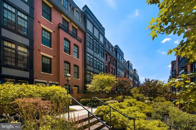 $6,400 | 1701 16th Street North, Unit 344, Arlington, VA 22209