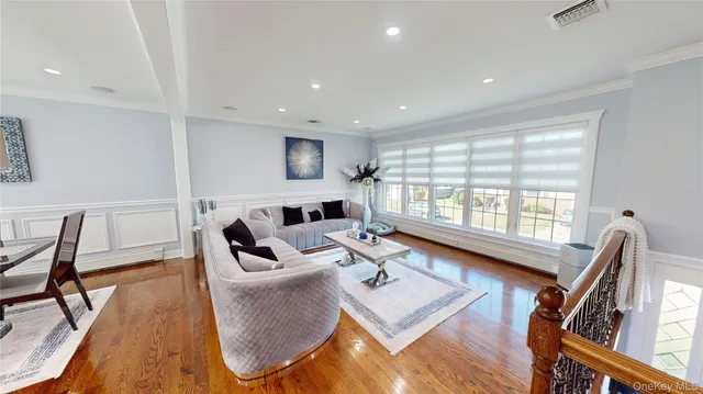 $899,000 | 125 Spruce Street, Lindenhurst, NY 11757