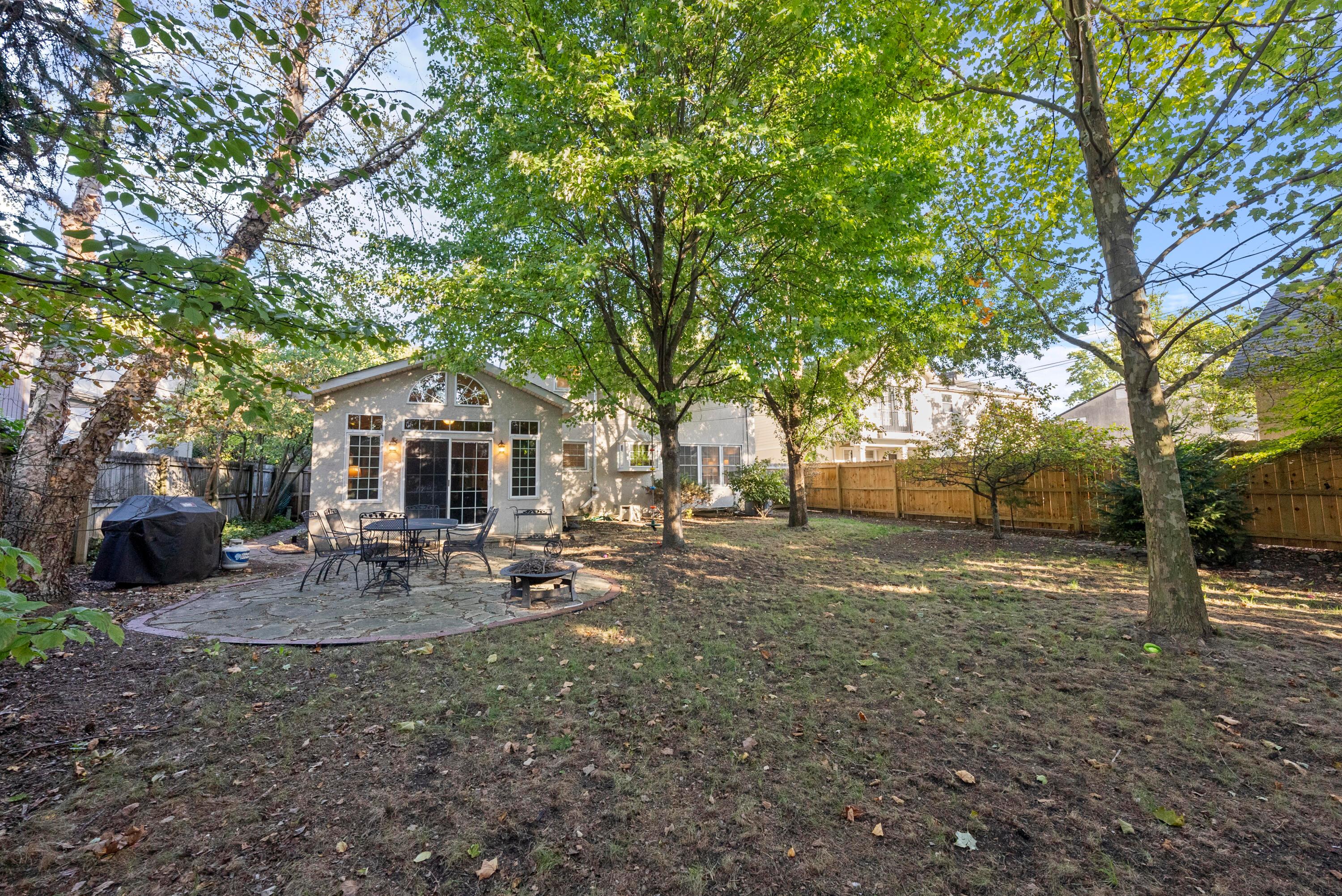 2561 Chester Road Upper Arlington, OH 43221 - Photo 37 of 38 Backyard