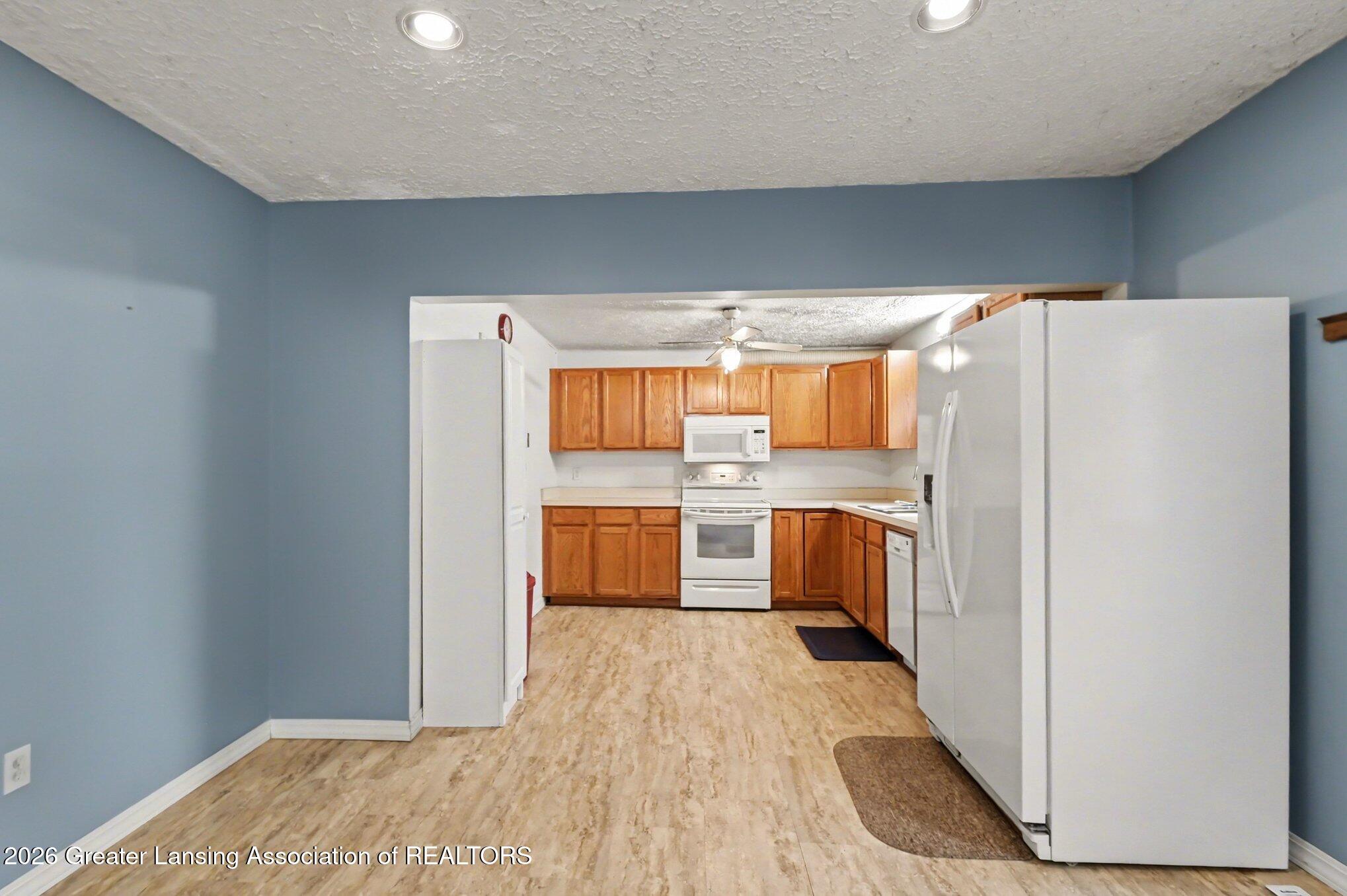 3527 Ruth Avenue Lansing, MI 48910 - Photo 12 of 35 010_file_4721