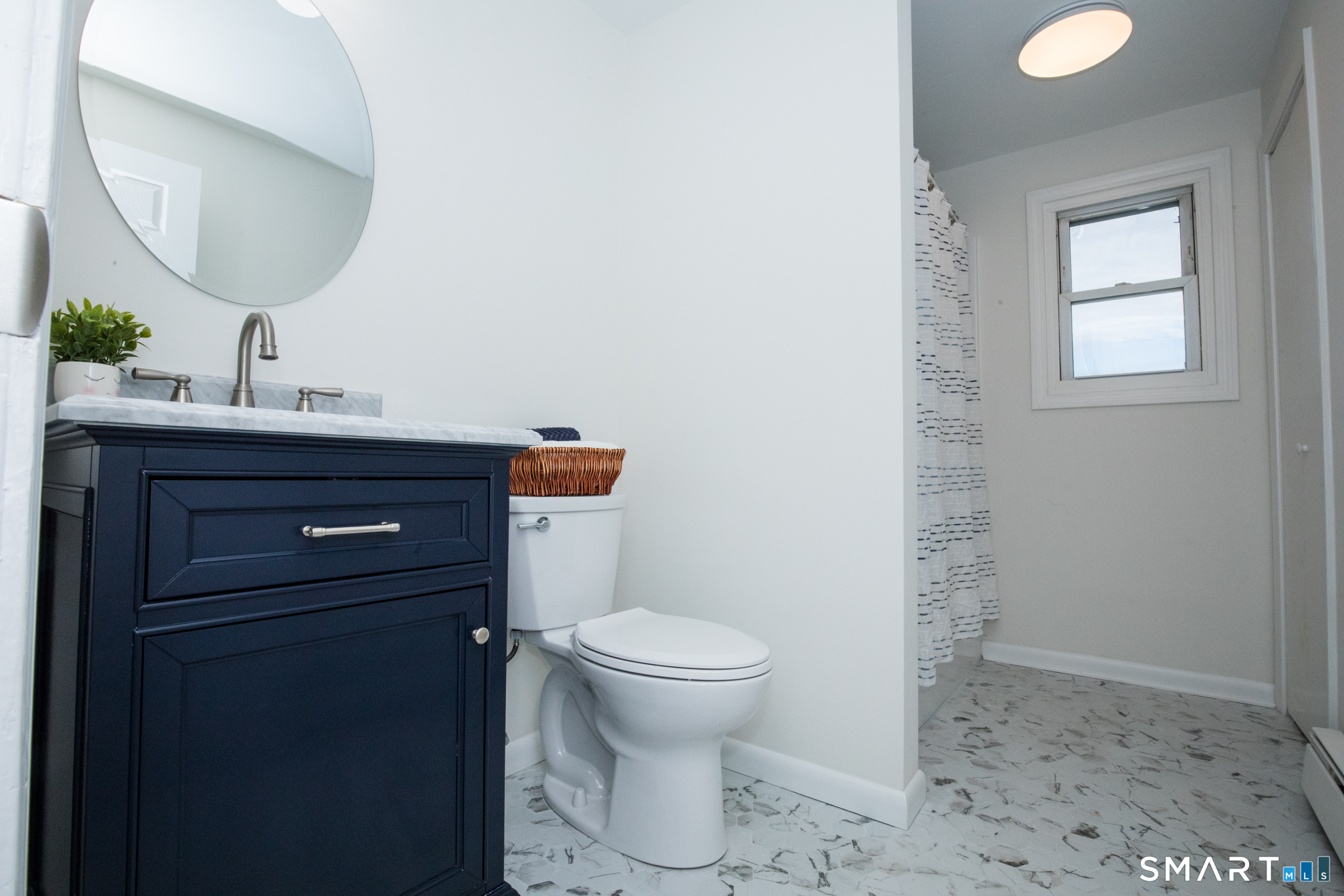 291 Cartpath Drive Meriden, CT 06450 - Photo 15 of 30 a bathroom with a toilet a sink and mirror