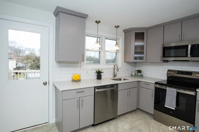 $379,000 | 291 Cartpath Drive, Meriden, CT 06450