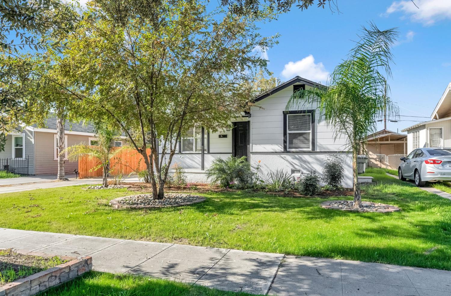 1559 North Carruth Avenue Fresno, CA 93728 - Photo 3 of 24 a front view of house with yard and green space