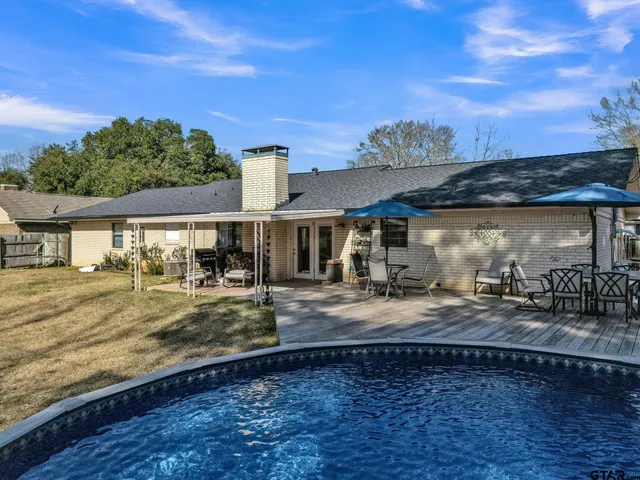 a view of a swimming pool with sitting area