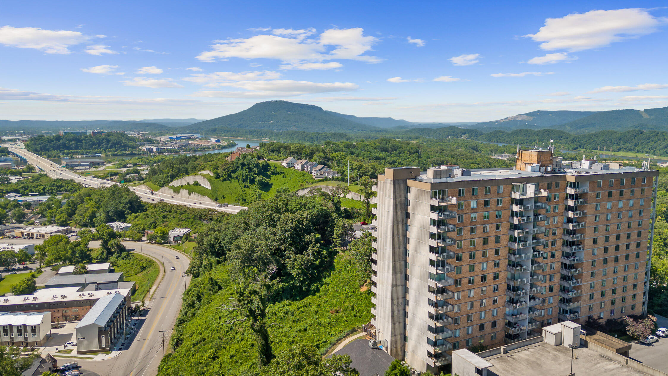 1131 Stringers Ridge Road, Unit 7A Chattanooga, TN 37405 - Photo 3 of 39 Pinnacle11