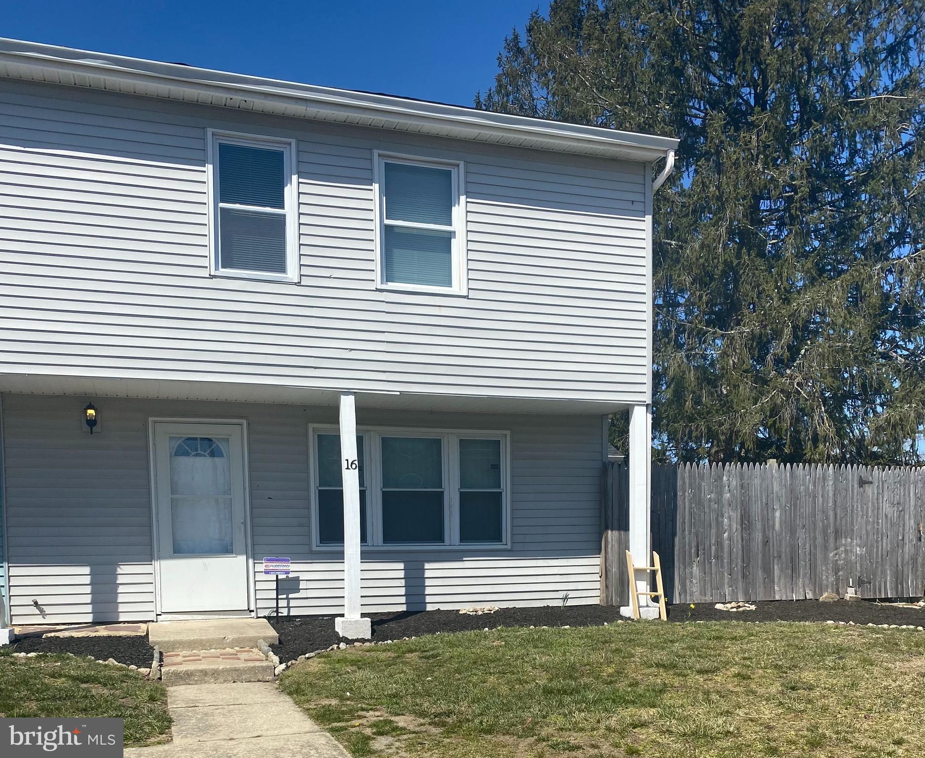 16 Locust Court Sicklerville, NJ 08081 - Photo 2 of 17