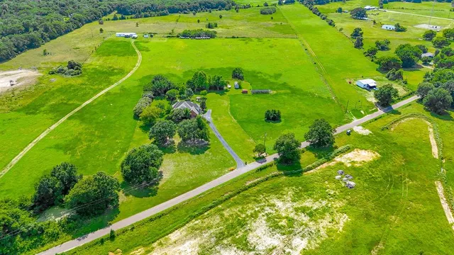 a view of a tennis court