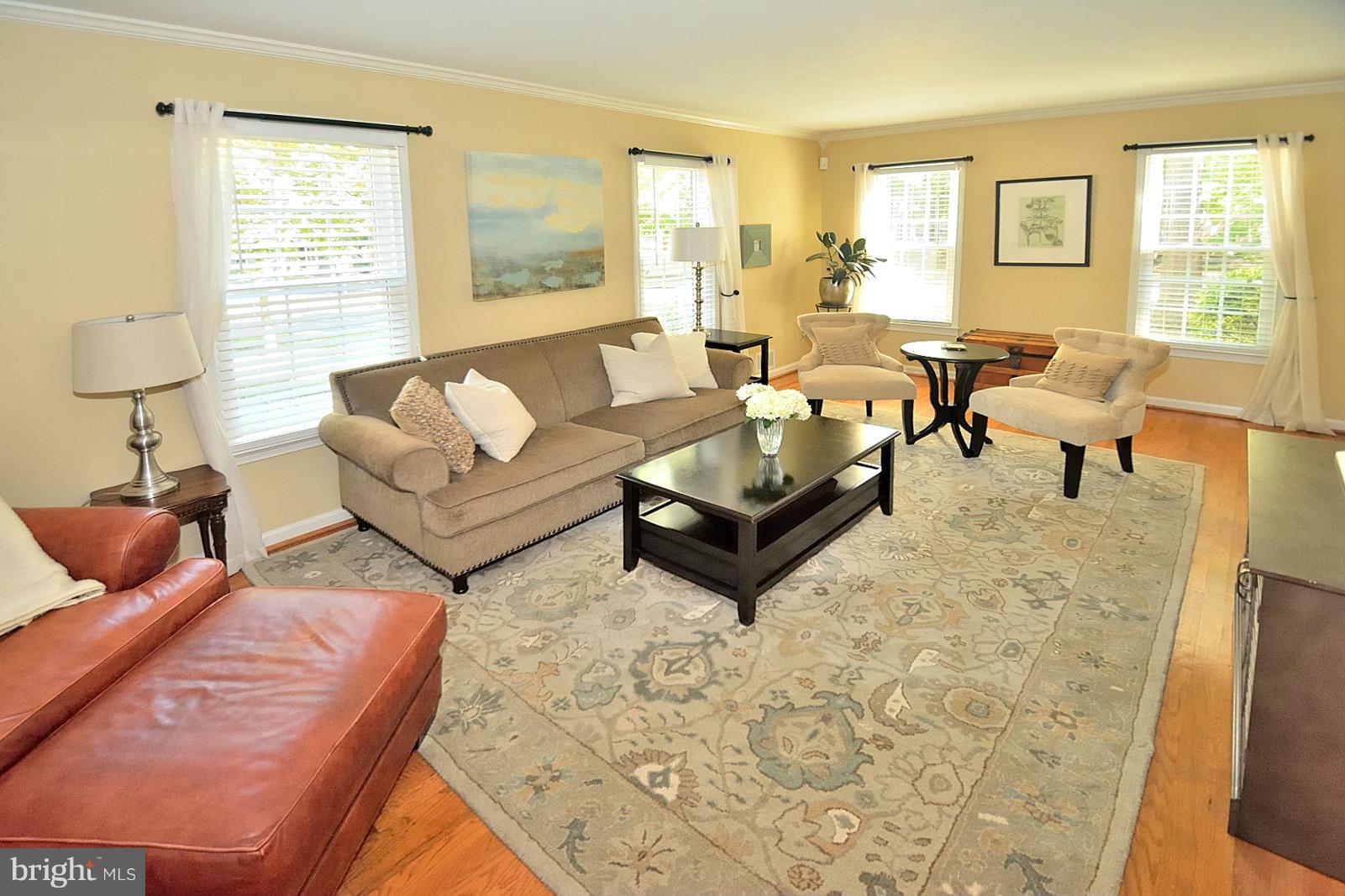 2422 Wanda Way Reston, VA 20191 - Photo 12 of 30 Living Room