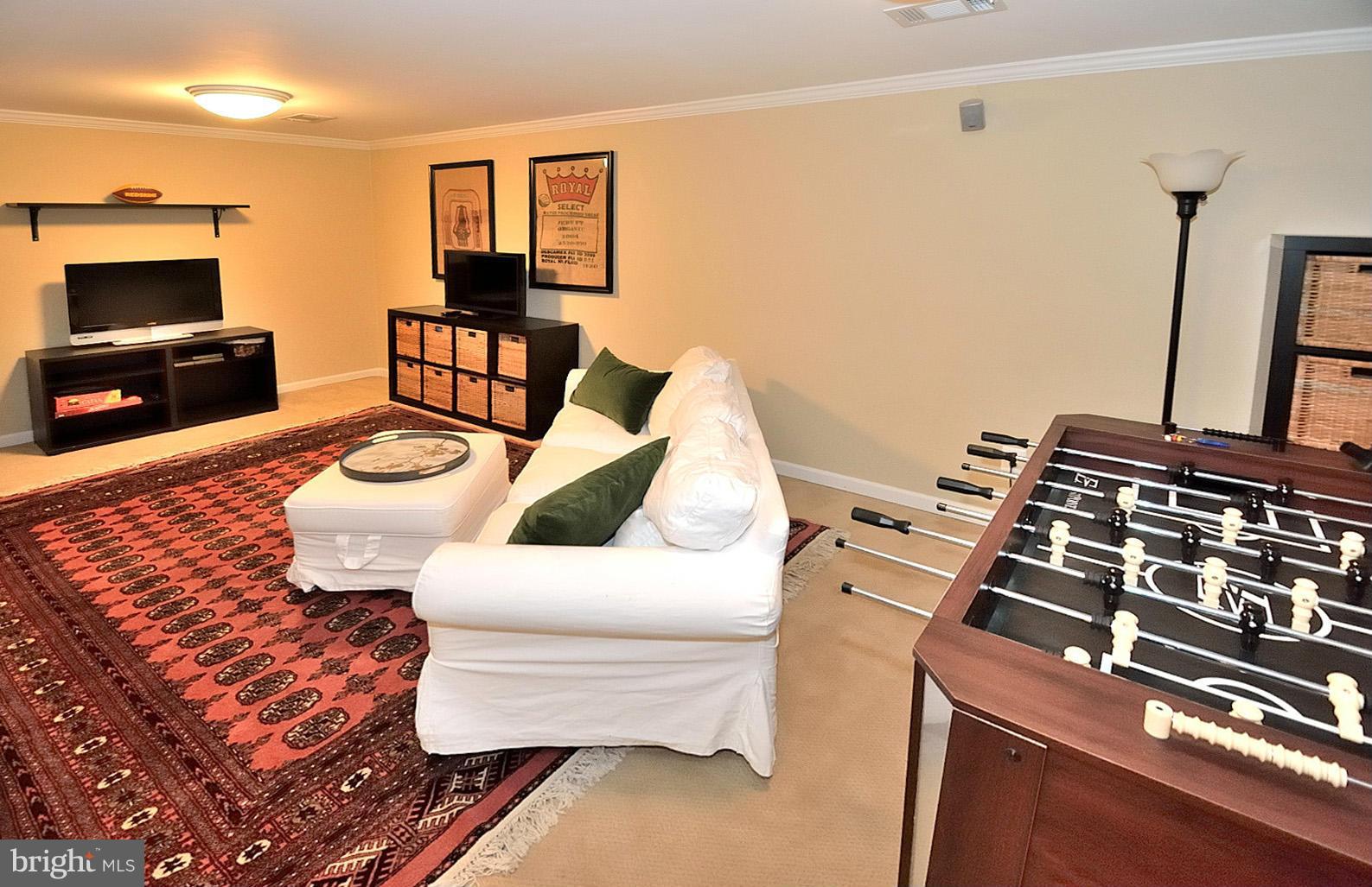 2422 Wanda Way Reston, VA 20191 - Photo 26 of 30 Family room