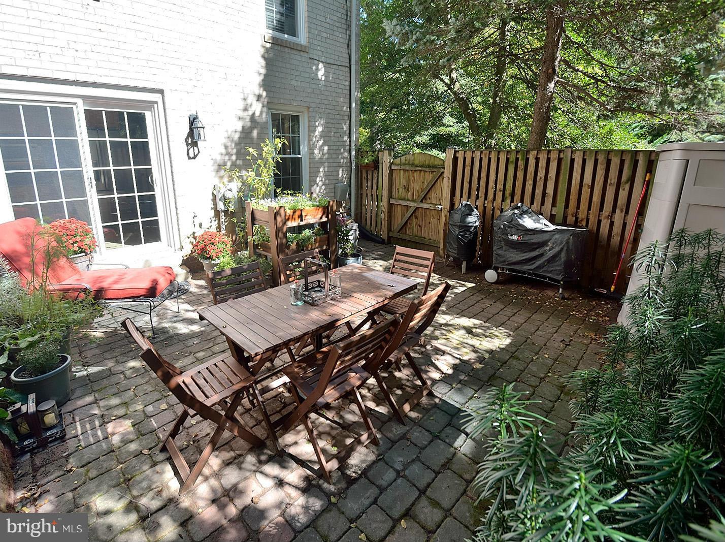 2422 Wanda Way Reston, VA 20191 - Photo 28 of 30 Exterior (Rear)