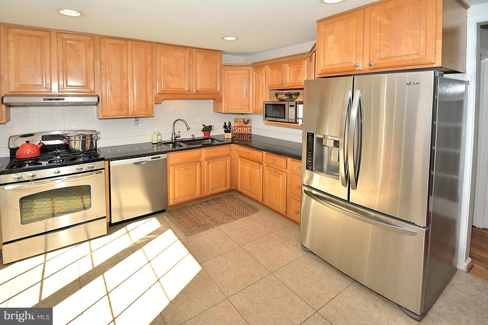 2422 Wanda Way Reston, VA 20191 - Photo 5 of 30 Kitchen