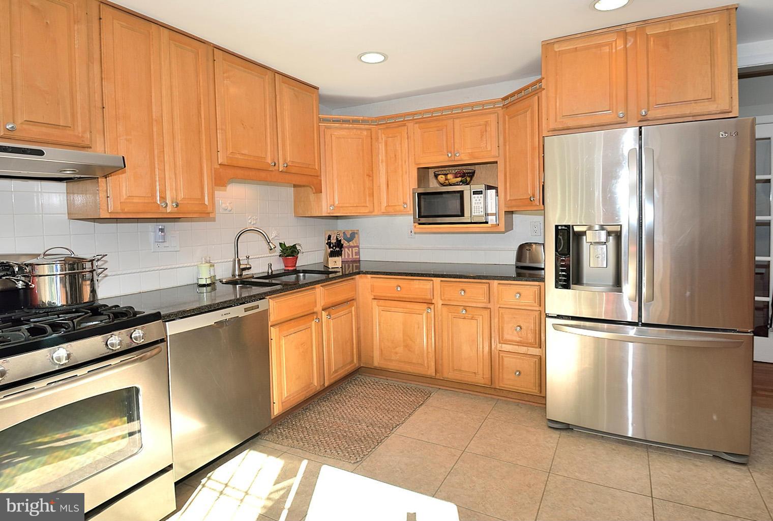 2422 Wanda Way Reston, VA 20191 - Photo 6 of 30 Kitchen