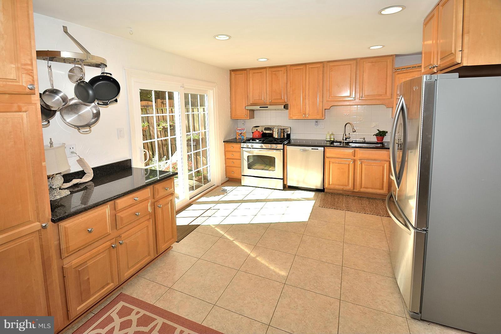 2422 Wanda Way Reston, VA 20191 - Photo 7 of 30 Kitchen