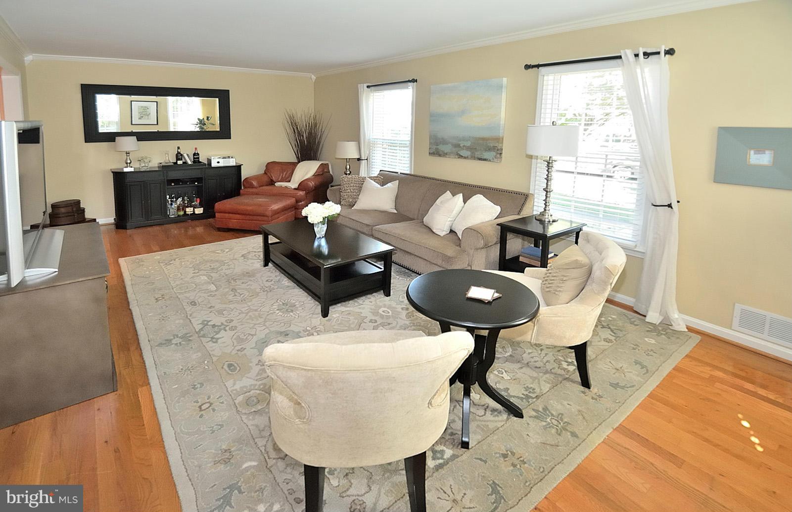 2422 Wanda Way Reston, VA 20191 - Photo 10 of 30 Living Room