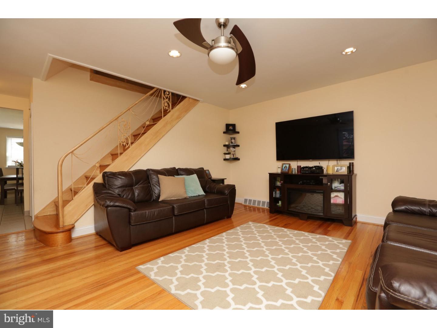 1142 Morefield Road Philadelphia, PA 19115 - Photo 2 of 25