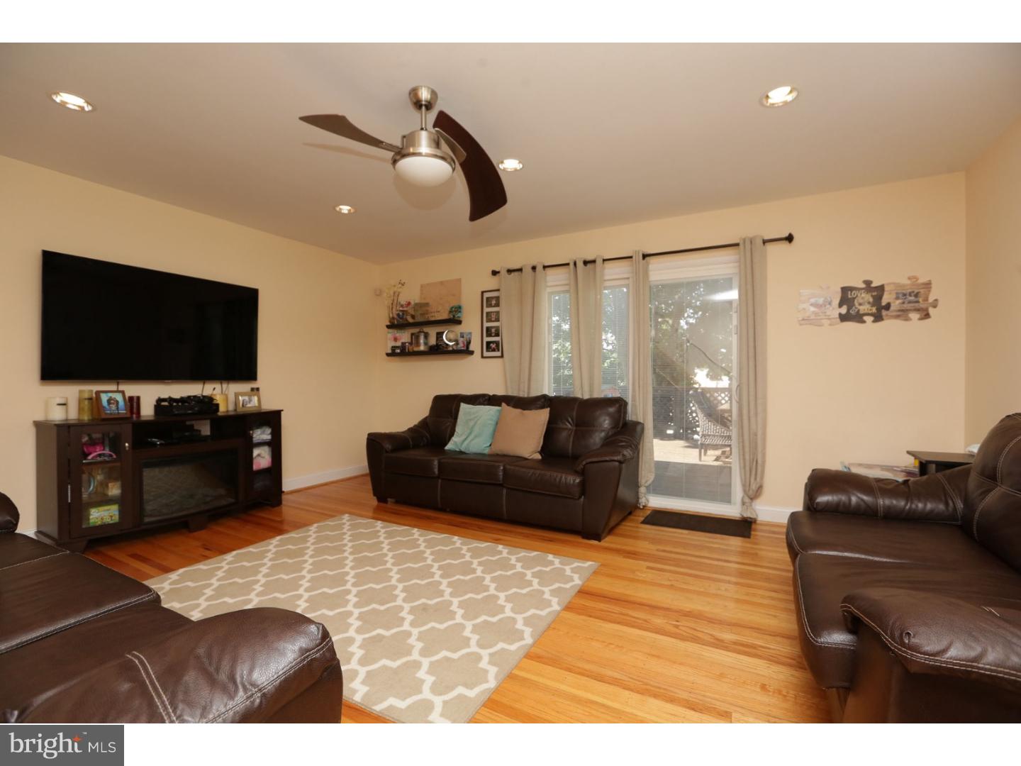 1142 Morefield Road Philadelphia, PA 19115 - Photo 3 of 25