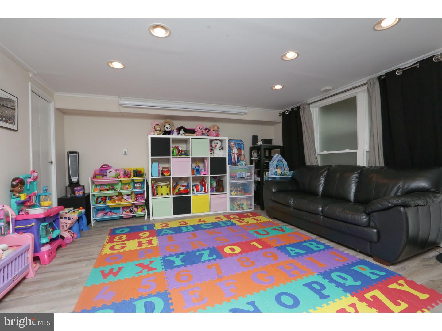 1142 Morefield Road Philadelphia, PA 19115 - Photo 22 of 25