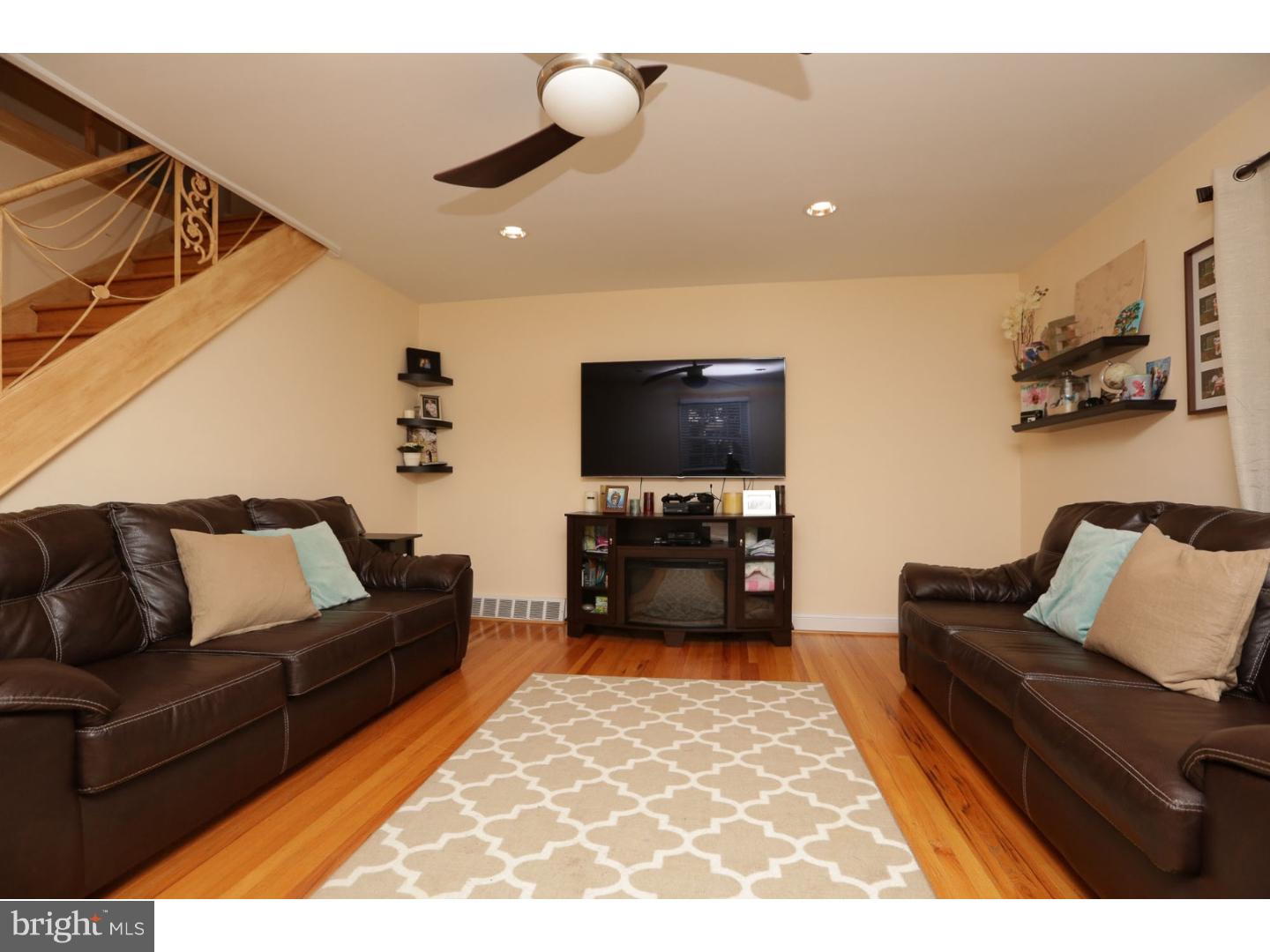 1142 Morefield Road Philadelphia, PA 19115 - Photo 4 of 25
