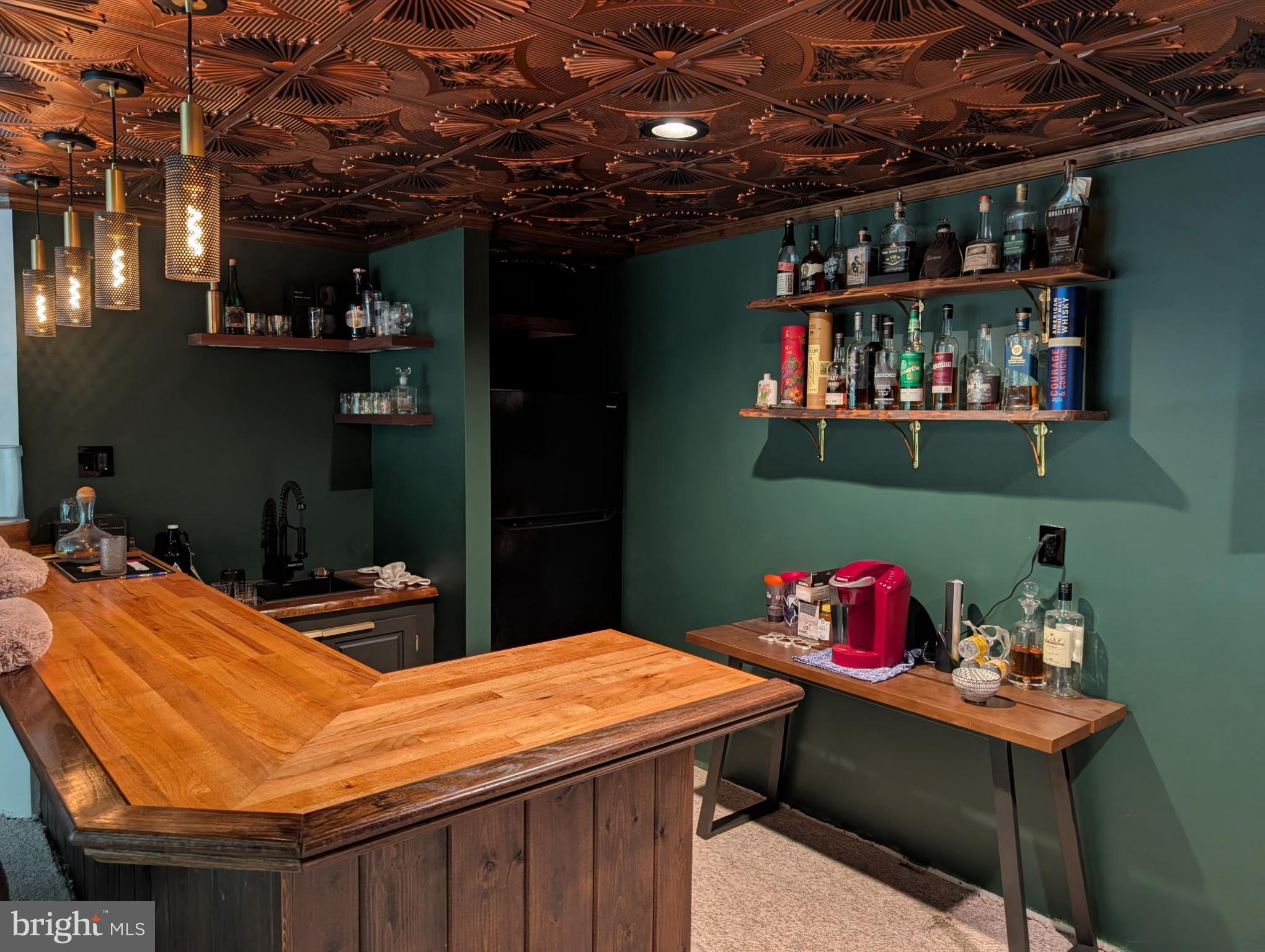 10264 Greystone Road Manassas, VA 20111 - Photo 20 of 23 a room with musical instruments