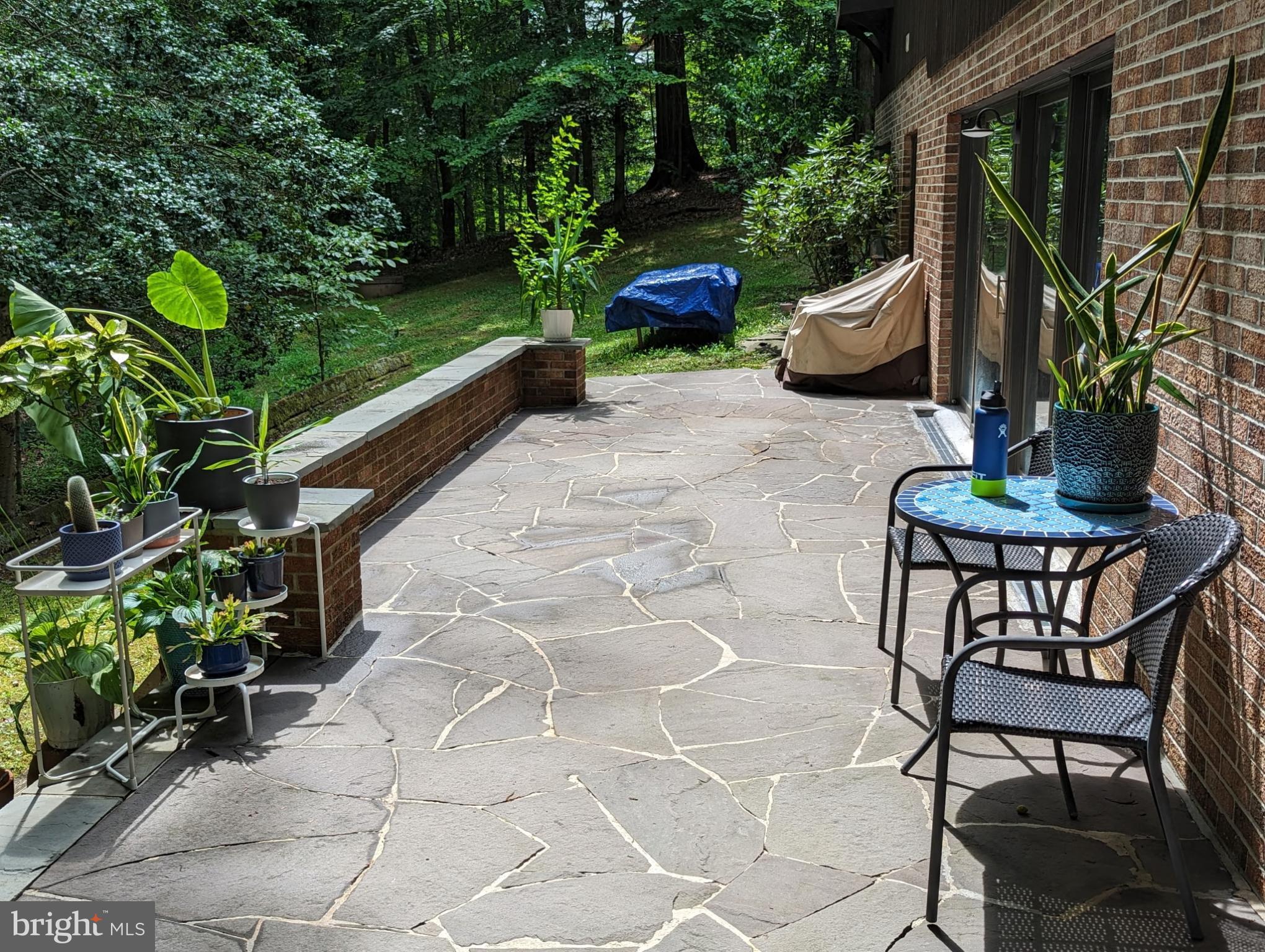 10264 Greystone Road Manassas, VA 20111 - Photo 23 of 23 a view of a chairs and table in backyard