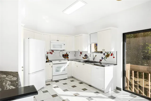 $399,000 | 1648 Starling Drive, Unit 202, Sarasota, FL 34231