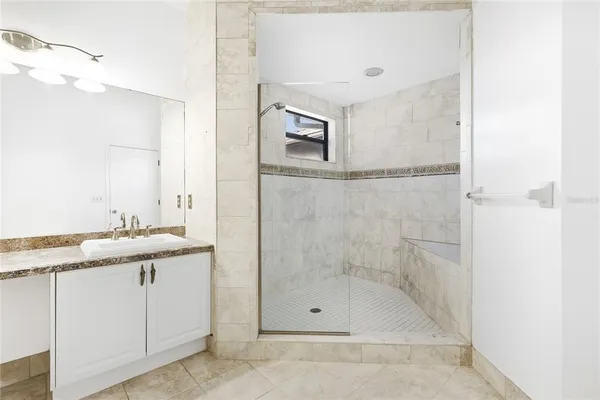 $345,000 | 1648 Starling Drive, Unit 202, Sarasota, FL 34231
