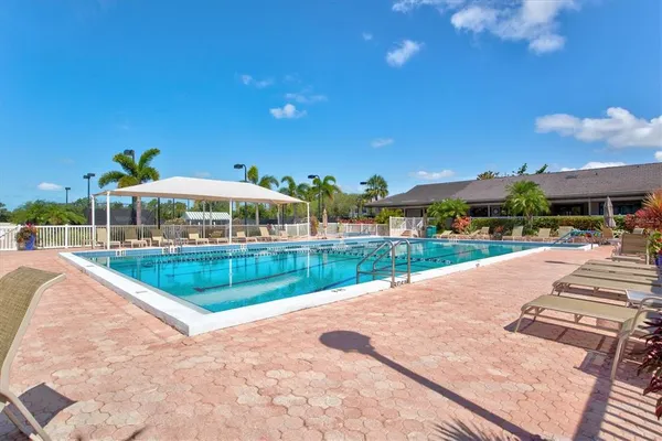 $345,000 | 1648 Starling Drive, Unit 202, Sarasota, FL 34231