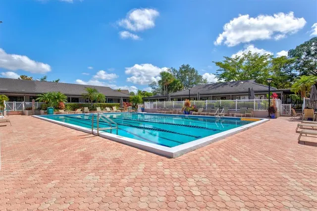 $399,000 | 1648 Starling Drive, Unit 202, Sarasota, FL 34231