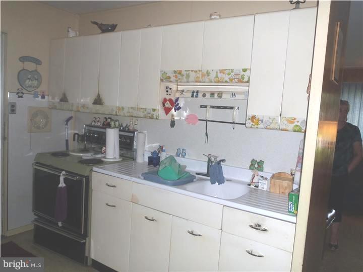 167 Wistar Road Fairless Hills, PA 19030 - Photo 5 of 17 Kitchen