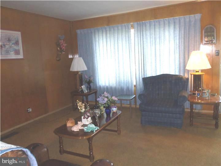 167 Wistar Road Fairless Hills, PA 19030 - Photo 6 of 17 Living Room