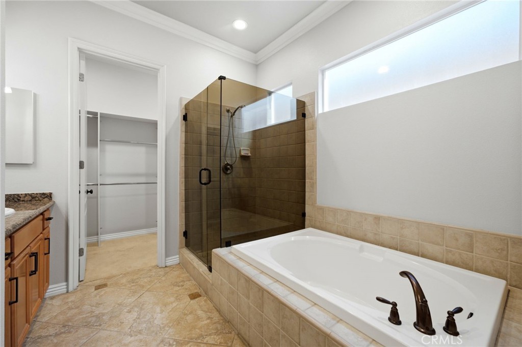 5640 Queen Palms Drive Riverside, CA 92506 - Photo 22 of 50 Primary bathroom