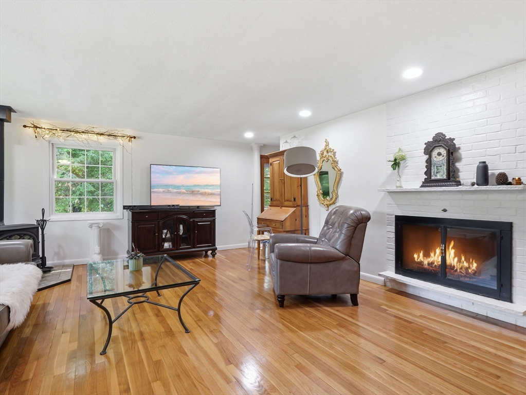 77 Old Stage Road Chelmsford, MA 01824 - Photo 4 of 40