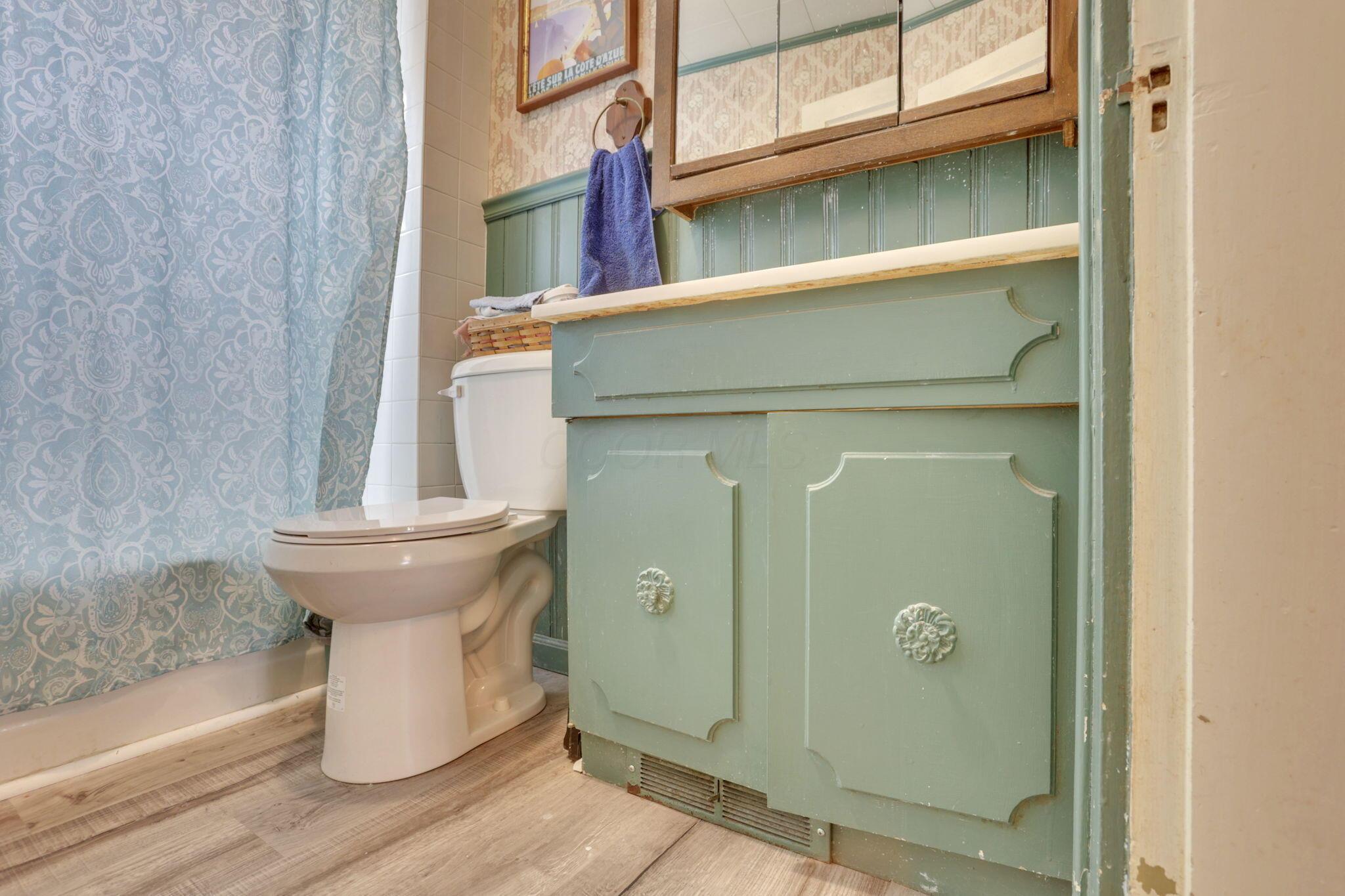 574 North Spring Street Logan, OH 43138 - Photo 18 of 30 Bathroom